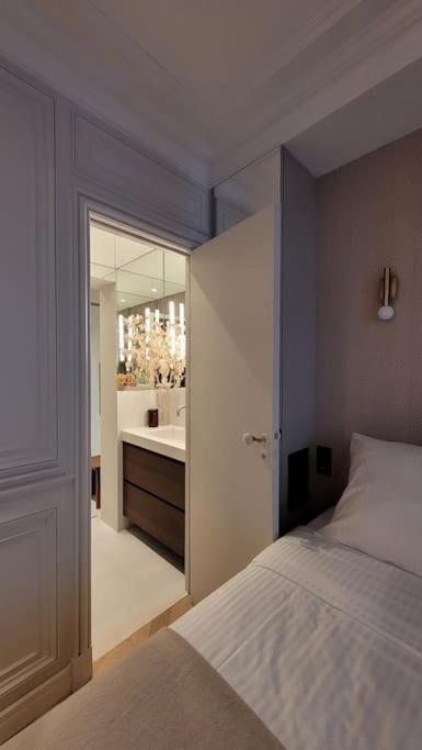 Elegant In Montmartre By An Architect Appartement