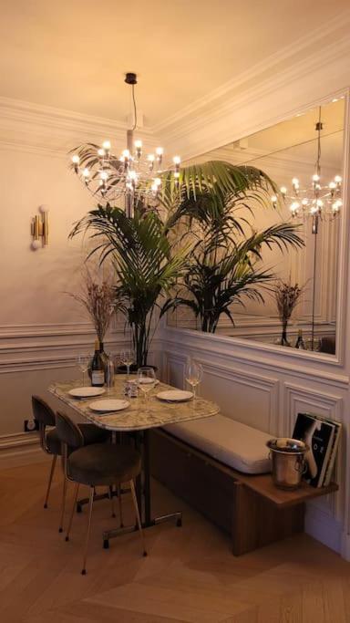 Elegant In Montmartre By An Architect Parijs