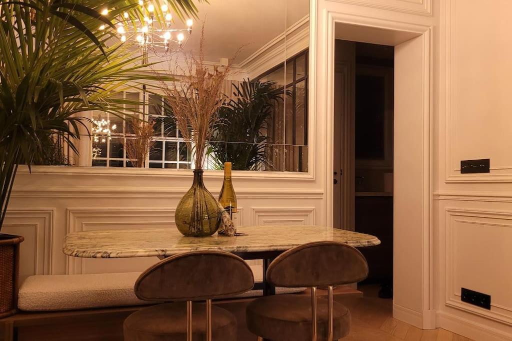 Appartement Elegant In Montmartre By An Architect Parijs