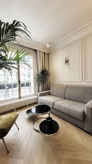 Elegant In Montmartre By An Architect