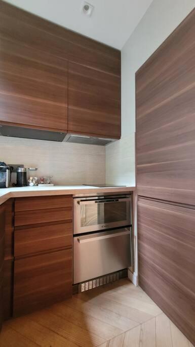 Elegant In Montmartre By An Architect Appartement Parijs