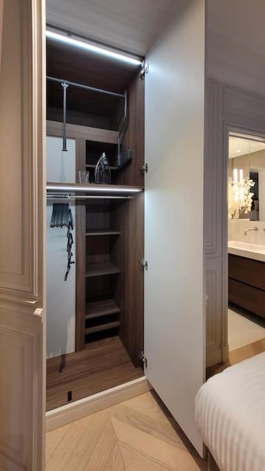 Elegant In Montmartre By An Architect
