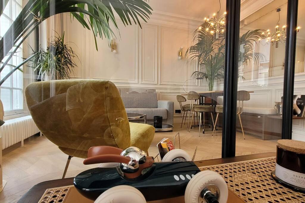 Apartment Elegant In Montmartre By An Architect